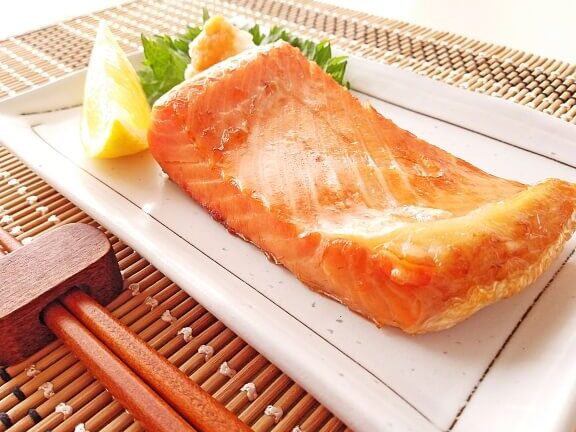 焼き鮭のカロリーは一切れで何kcalか詳しく解説